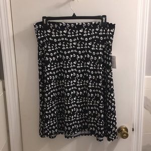 NWT LuLaRoe Azure black and white printed skirt